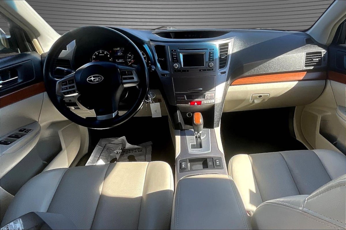 Used 2014 Subaru Outback 2.5i Limited w/ Moonroof Package AWD/4WD image 7