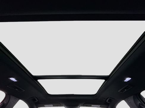 Used 2025 Chevrolet Traverse RS image 22