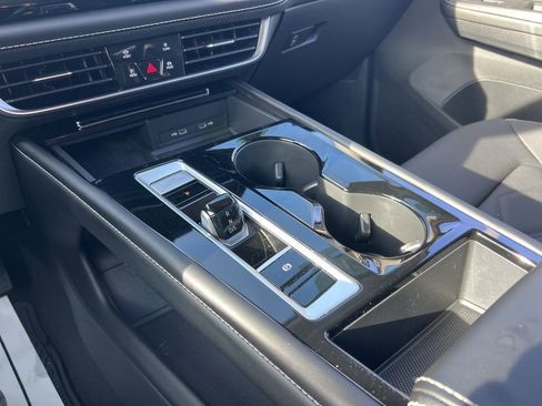 Used 2024 Volkswagen Atlas SE image 19