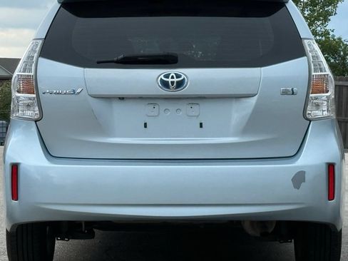 Used 2013 Toyota Prius V Two FWD image 4
