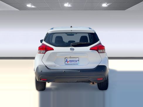 Used 2020 Nissan Kicks S image 10