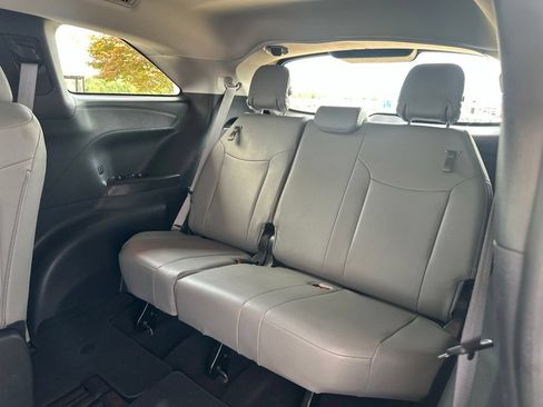 Certified 2025 Toyota Sienna XLE FWD image 22