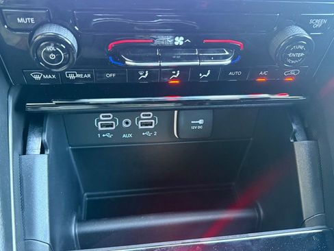 Certified 2025 Jeep Grand Cherokee Laredo X image 16