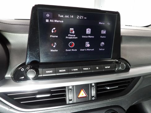 Used 2024 Kia Forte LXS w/ LXS Technology Package FWD image 13