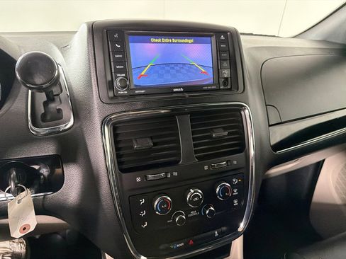 Used 2019 Dodge Grand Caravan SXT FWD image 15