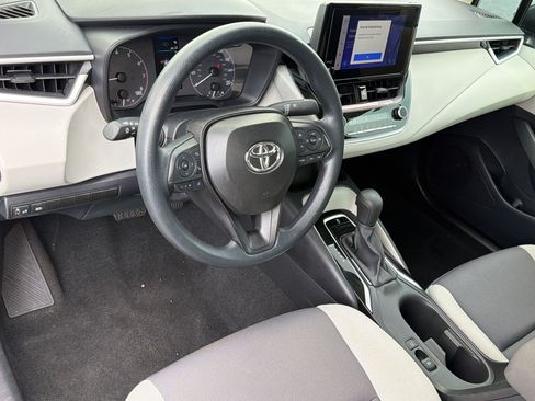 Used 2025 Toyota Corolla LE FWD image 4