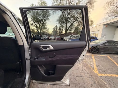Used 2014 Nissan Pathfinder S FWD image 28