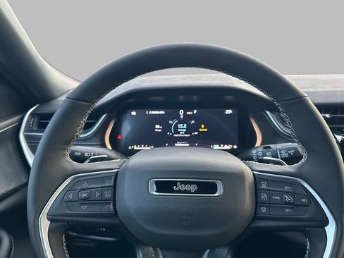 New 2025 Jeep Grand Cherokee L Altitude AWD/4WD image 9