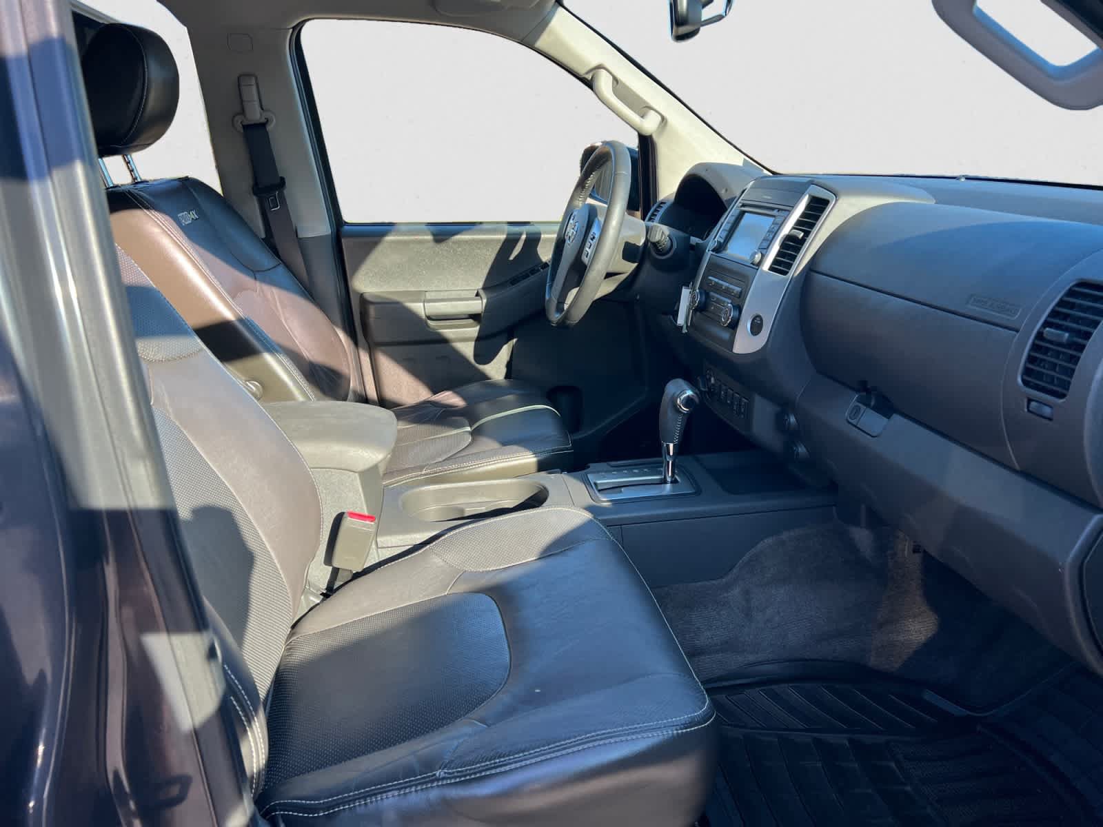 Used 2015 Nissan Xterra PRO-4X w/ Pro-4x Leather Package AWD/4WD image 15