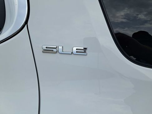 Used 2019 GMC Acadia SLE w/ LPO, Floor Liner Package FWD image 10