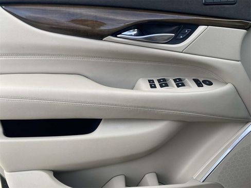 Used 2020 Cadillac Escalade ESV Luxury image 49