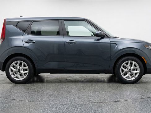 Used 2025 Kia Soul LX w/ LX Technology Package FWD image 11