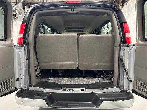 Used 2025 Chevrolet Express 3500 LT w/ LT Preferred Equipment Group image 34