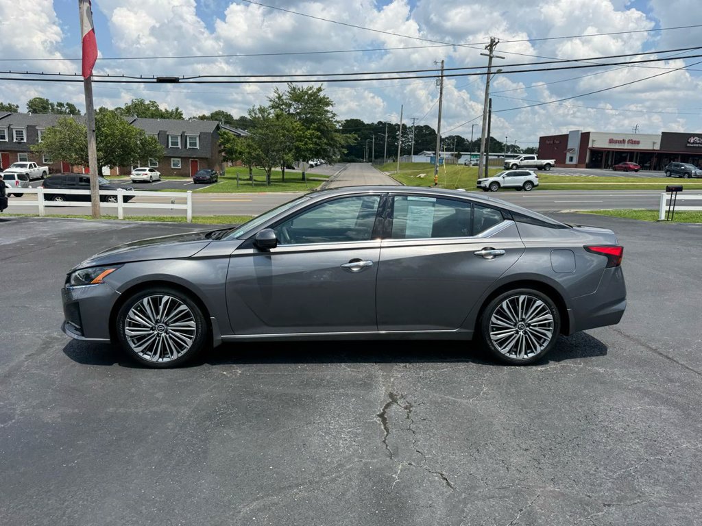 Used 2024 Nissan Altima 2.5 SL FWD image 2
