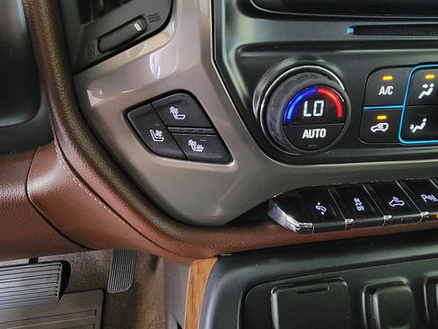 Used 2016 Chevrolet Silverado 1500 High Country w/ High Country Premium Package AWD/4WD image 17