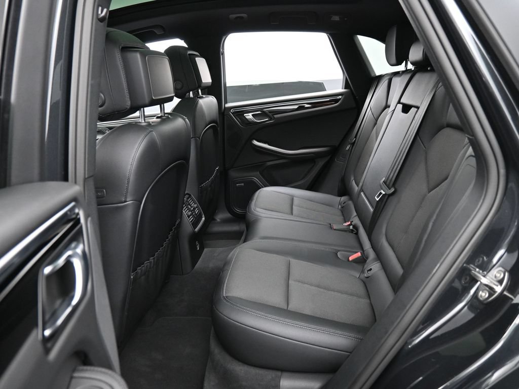 Certified 2025 Porsche Macan AWD/4WD image 24
