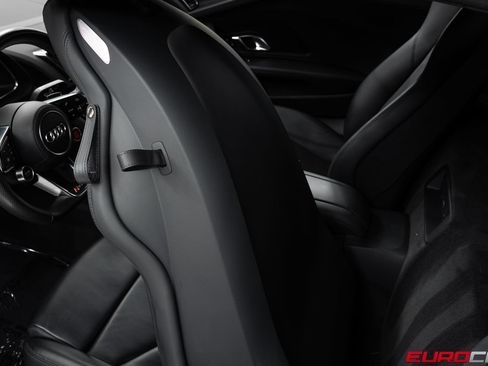 Used 2021 Audi R8 V10 w/ Premium Package RWD image 39