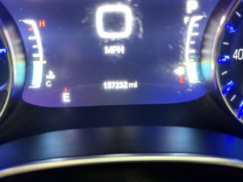 Used 2020 Chrysler Pacifica Limited FWD image 9