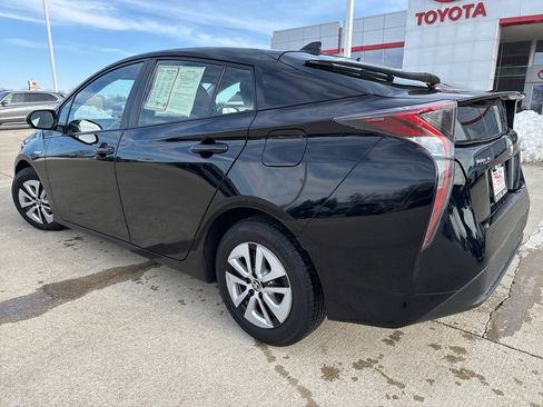 Used 2016 Toyota Prius Four image 5