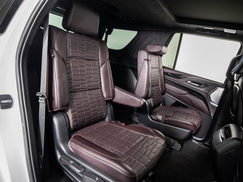 Used 2023 Cadillac Escalade V w/ LPO, ONYX Package image 16