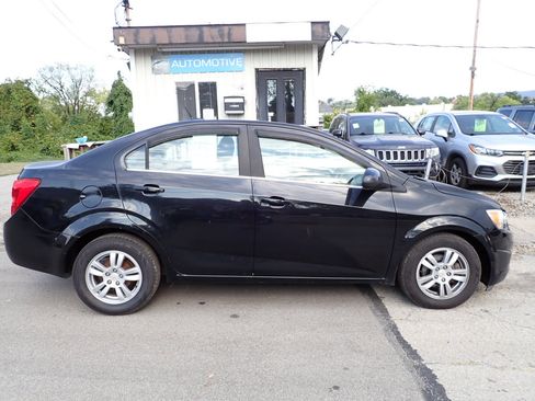Used 2012 Chevrolet Sonic LT image 2