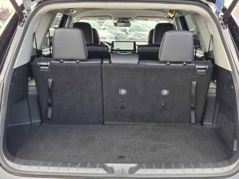 Used 2025 Toyota Grand Highlander AWD image 9