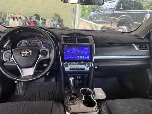Used 2014 Toyota Camry SE FWD image 3