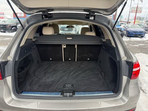Used 2019 Mercedes-Benz GLC 300 4MATIC image 18