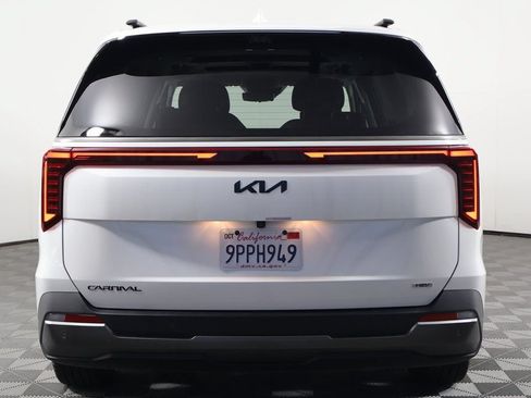 Used 2025 Kia Carnival SX Prestige FWD image 5