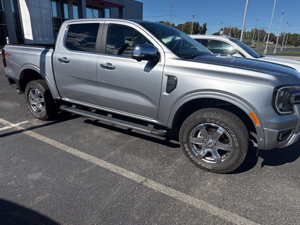 Used 2024 Ford Ranger Lariat w/ FX4 Off-Road Package AWD/4WD image 3