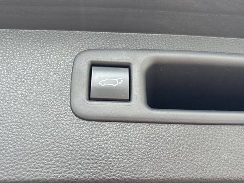 Used 2021 Toyota Highlander XSE FWD image 35