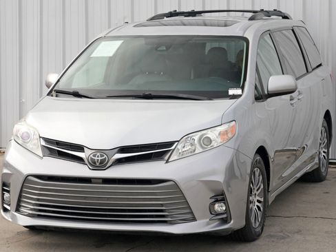 Used 2018 Toyota Sienna XLE Premium image 46