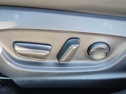 Used 2022 Toyota Prius XLE image 18