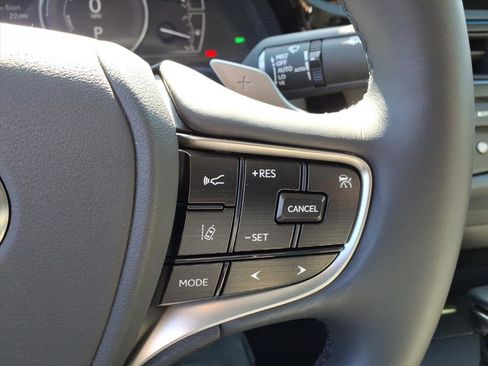 Used 2025 Lexus ES 300h w/ Premium Package image 19