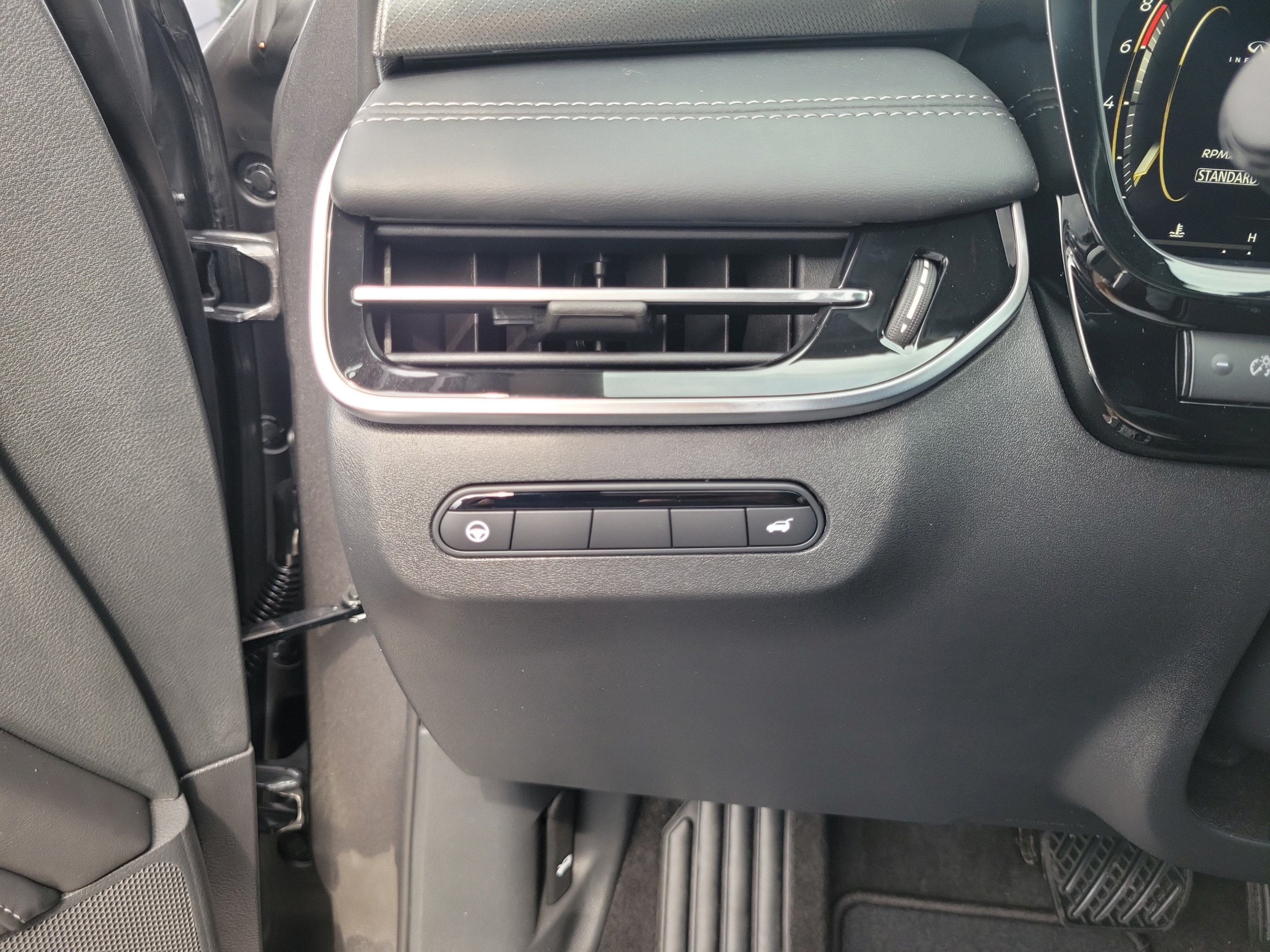 New 2027 INFINITI QX60 Luxe w/ Family Package FWD image 13