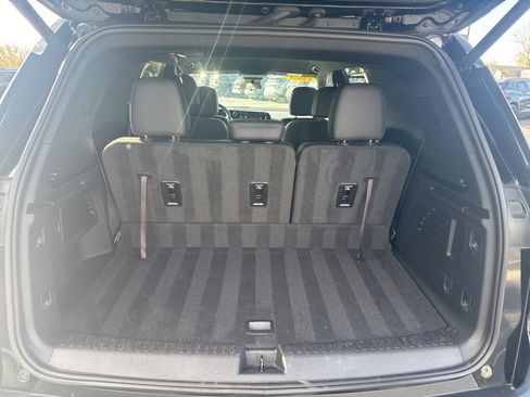 Used 2025 Chevrolet Traverse LT image 16