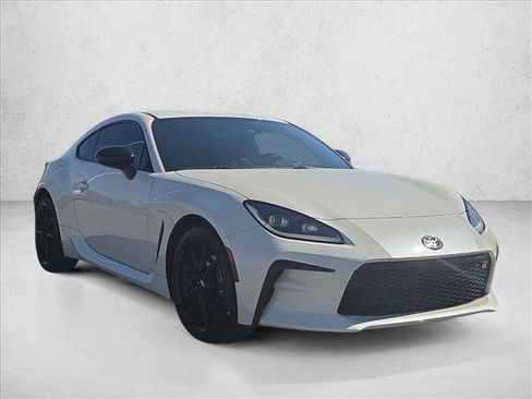 Used 2024 Toyota GR86 Premium RWD image 3