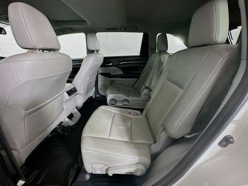 Used 2016 Toyota Highlander Limited image 29