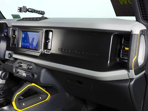 Used 2022 Ford Bronco Badlands image 14