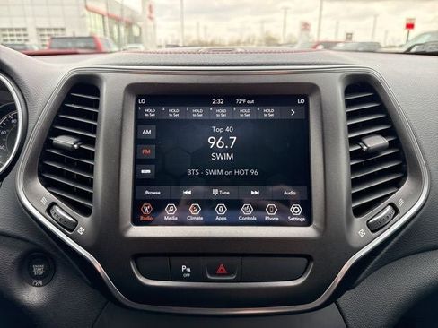 Used 2019 Jeep Cherokee Trailhawk w/ Comfort/Convenience Group AWD/4WD image 29