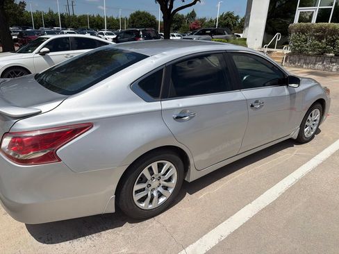 Used 2013 Nissan Altima 2.5 S FWD image 3