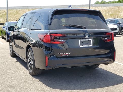 Certified 2025 Honda Odyssey EX-L image 2