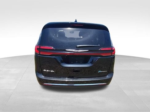 Certified 2024 Chrysler Pacifica Limited FWD image 29