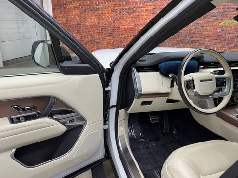 Used 2023 Land Rover Range Rover SE AWD/4WD image 8