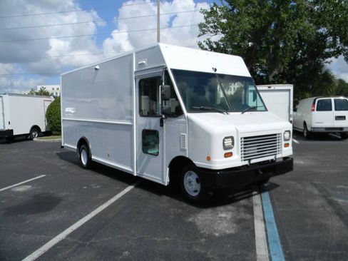 Used 2019 Ford E-450 and Econoline 450 Super Duty RWD image 3