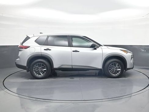 Certified 2025 Nissan Rogue S FWD image 8