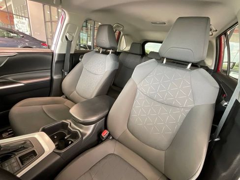Certified 2025 Toyota RAV4 XLE AWD/4WD image 9
