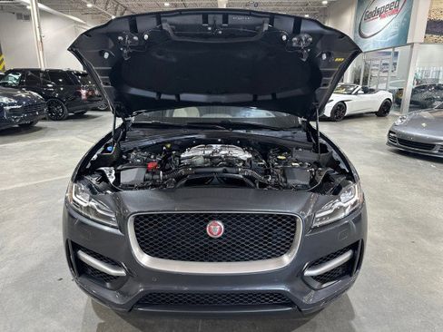 Used 2017 Jaguar F-PACE R-Sport image 40