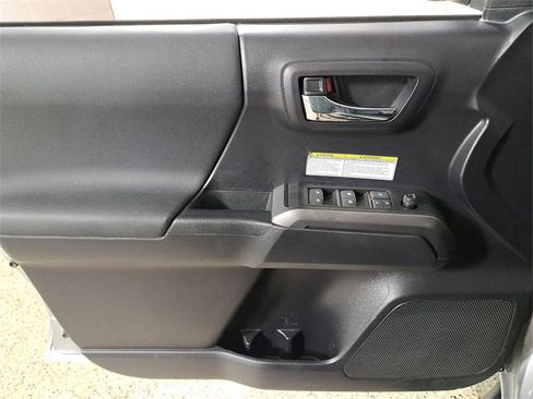 Used 2020 Toyota Tacoma TRD Off-Road image 21