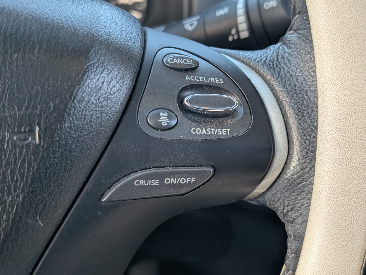 Used 2020 Nissan Pathfinder Platinum w/ Cargo Package FWD image 22